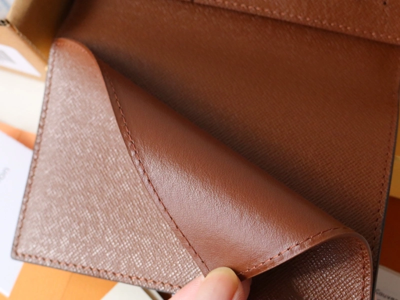 LV Wallets 4192A-0007