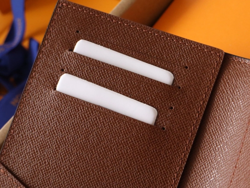 LV Wallets 4192A-0007