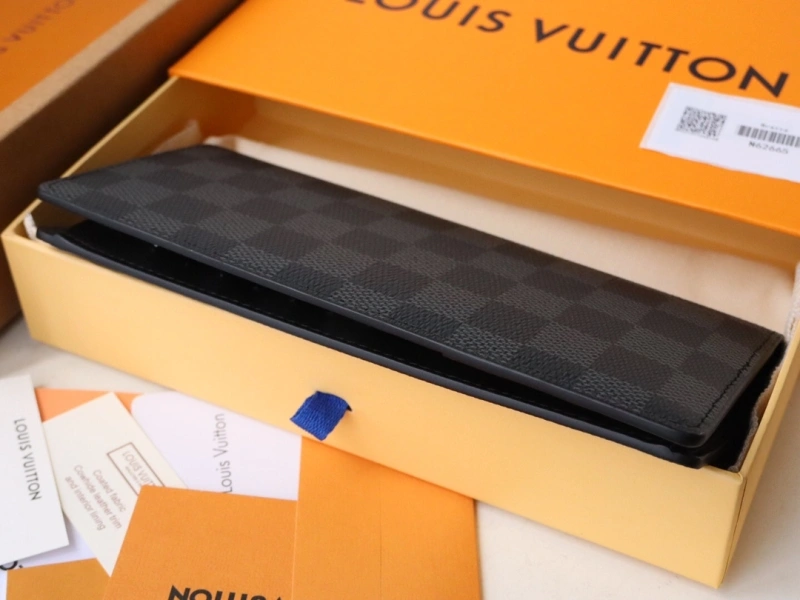 LV Wallets 4192A-0016