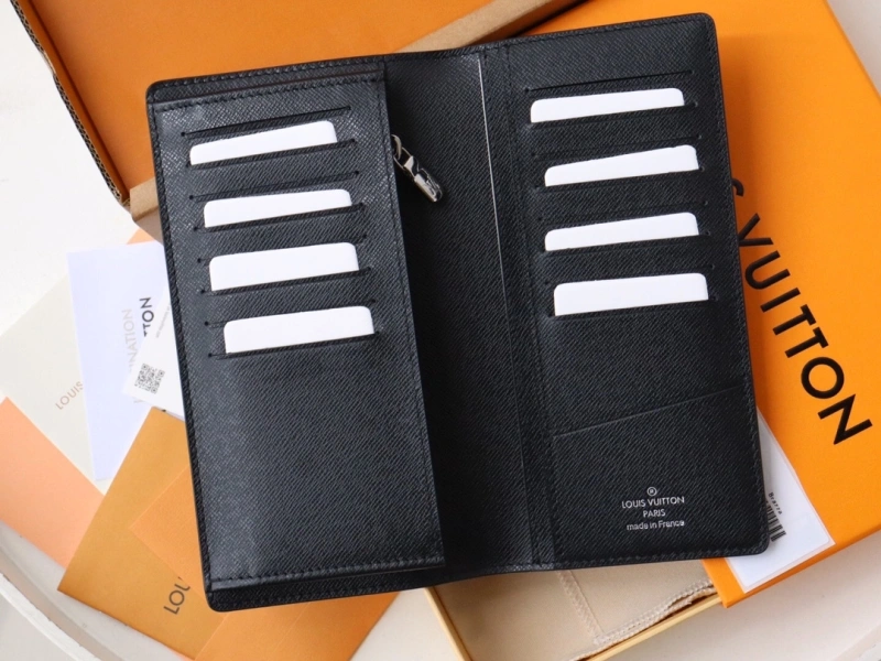 LV Wallets 4192A-0017