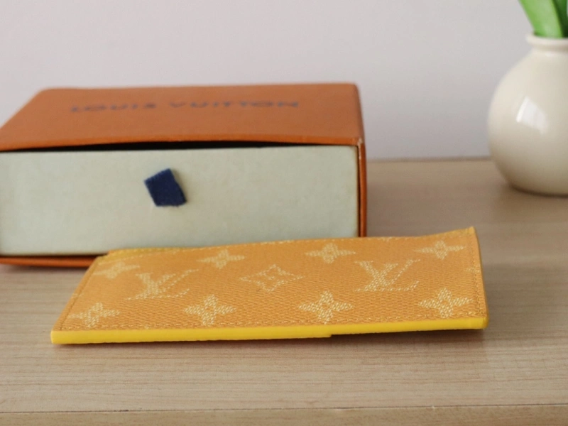 LV Wallets 4192A-0025
