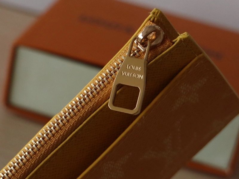 LV Wallets 4192A-0025