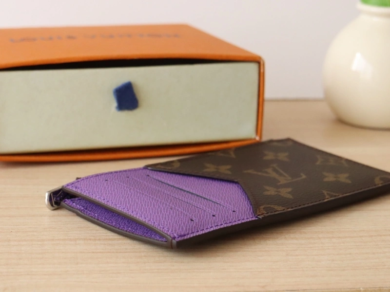 LV Wallets 4192A-0034