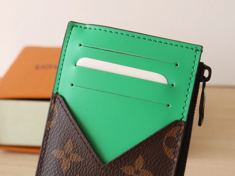 LV Wallets 4192A-0037