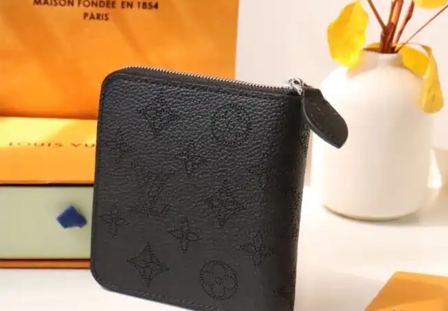 LV Wallets 4192D-0019