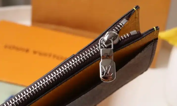 LV Wallets 4192D-0031