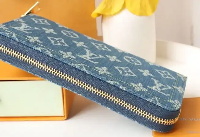 LV Wallets 4192D-0048