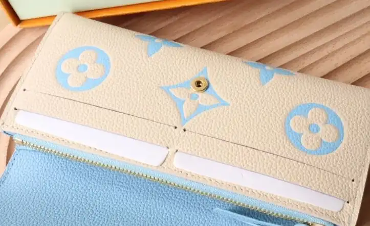 LV Wallets 4192D-0129