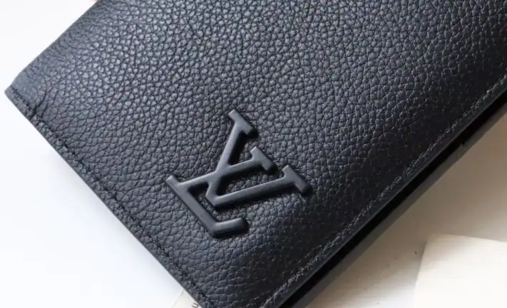 LV Wallets 4192F-0035