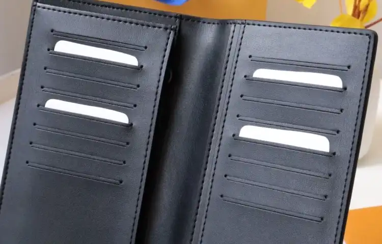 LV Wallets 4192F-0035