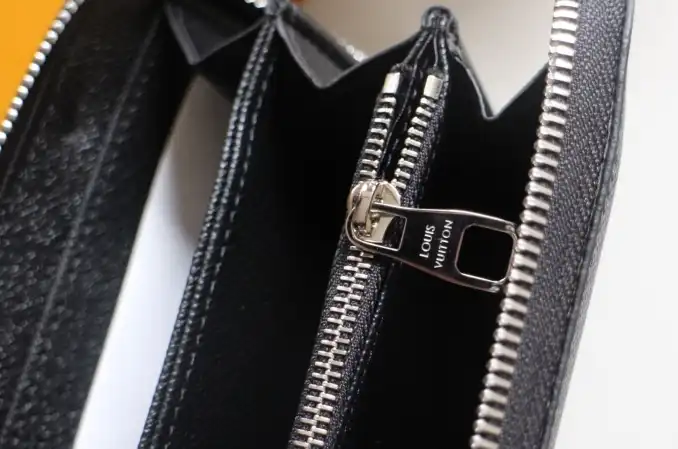 LV Wallets 4192F-0041