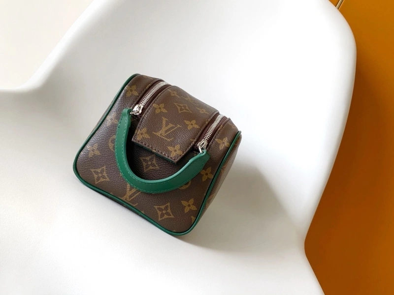 LV Cosmetic Bags 4194B-0129