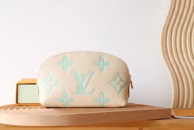 LV Clutch Bags 4206A-0093