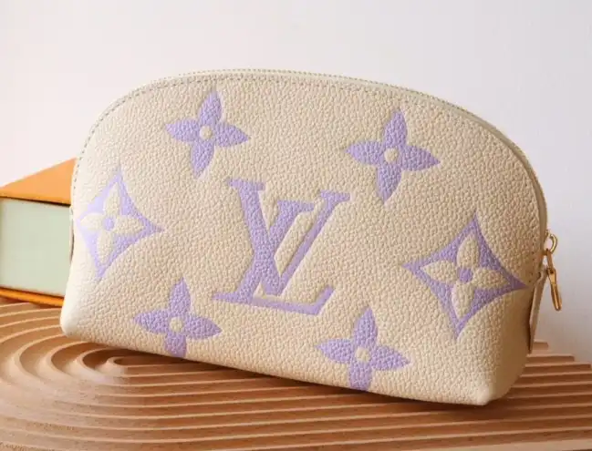 LV Clutch Bags 4206A-0095