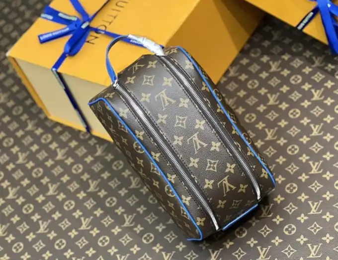 LV Cosmetic Bags 4206A-0371