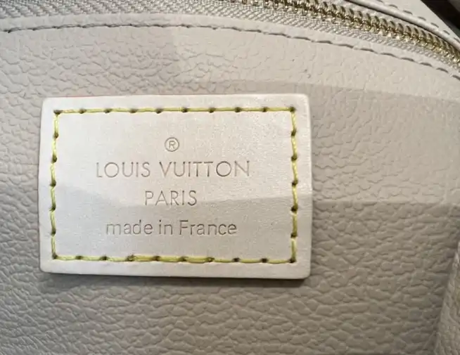 LV Cosmetic Bags 4206A-0373