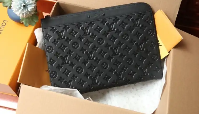 LV Clutch Bags 4206A-0854