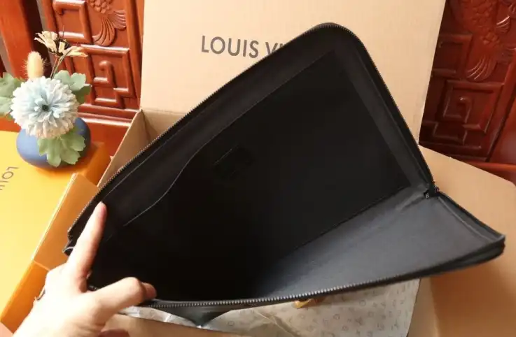 LV Clutch Bags 4206A-0855