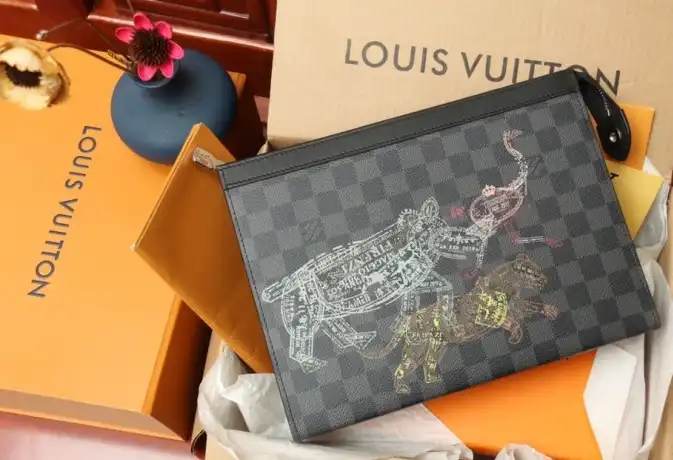 LV Clutch Bags 4206A-0870
