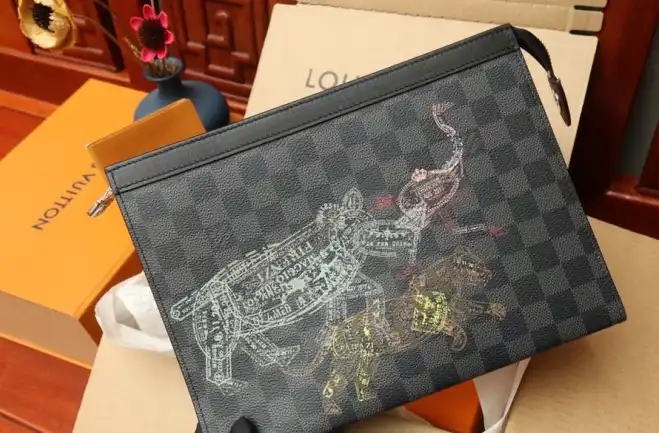 LV Clutch Bags 4206A-0870