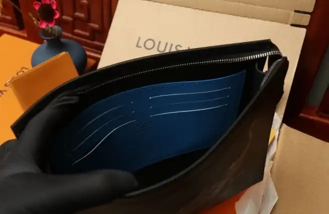 LV Clutch Bags 4206A-0870