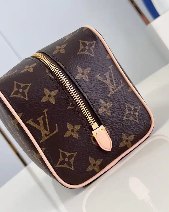 LV Cosmetic Bags 4206A-1249