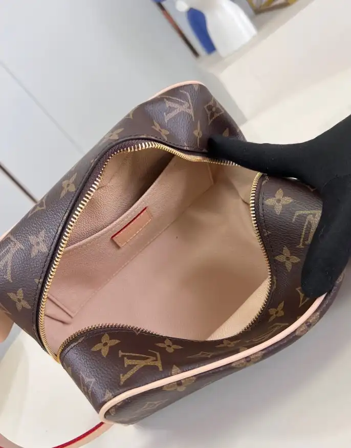 LV Cosmetic Bags 4206A-1249