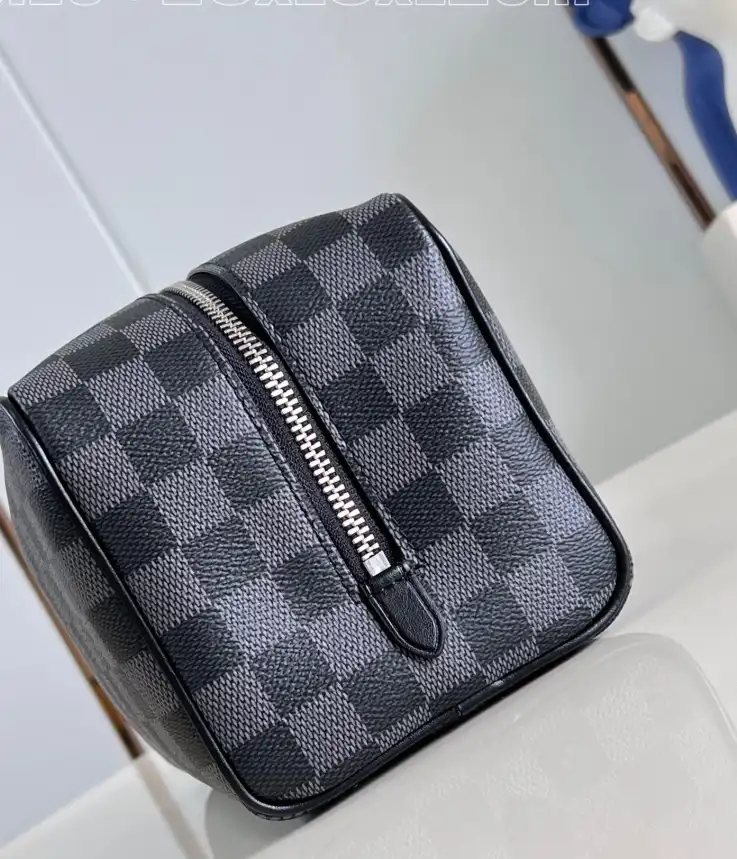 LV Cosmetic Bags 4206A-1274