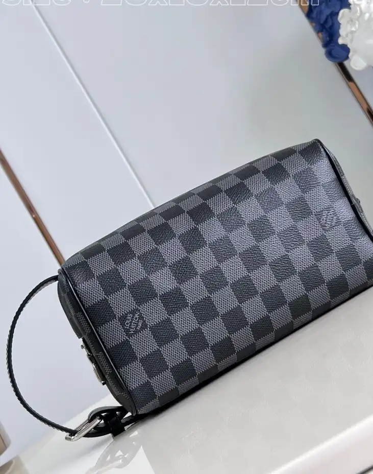 LV Cosmetic Bags 4206A-1274
