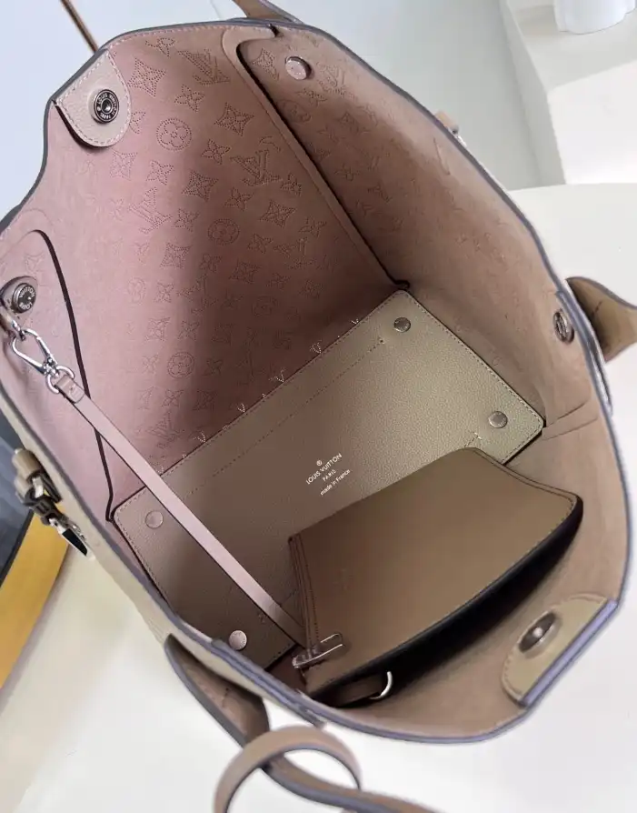 LV Shopping Bags 4206A-2722