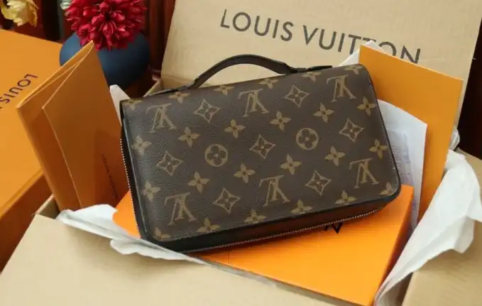 LV Clutch Bags 4206A-3685