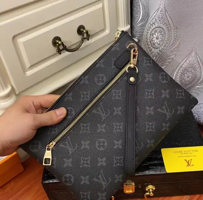 LV Clutch Bags 4206A-5541
