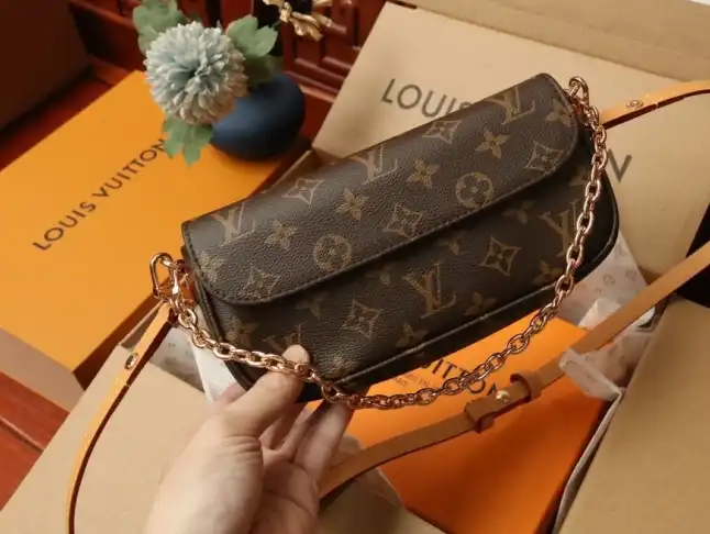 LV Clutch Bags 4206A-6243