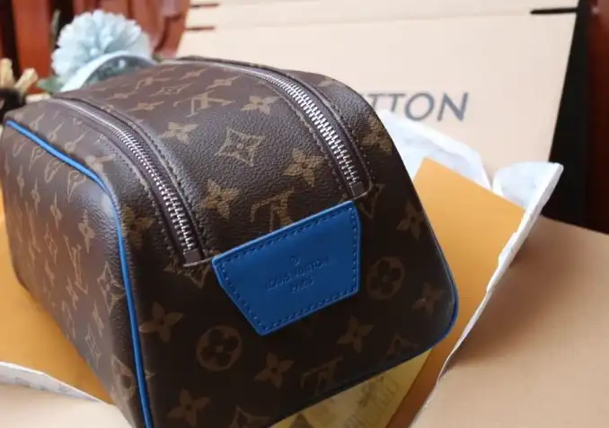 LV Cosmetic Bags 4206A-6280