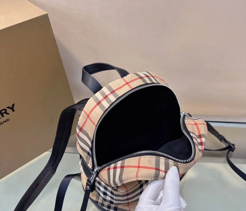 Bv*b*rry backpacks 4211d-0047