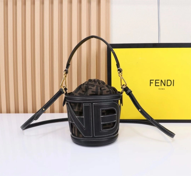 F**di bucket bags 4220-0040
