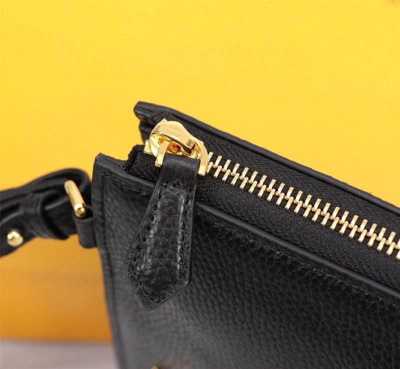 F**di cluth bags 4220a-0059