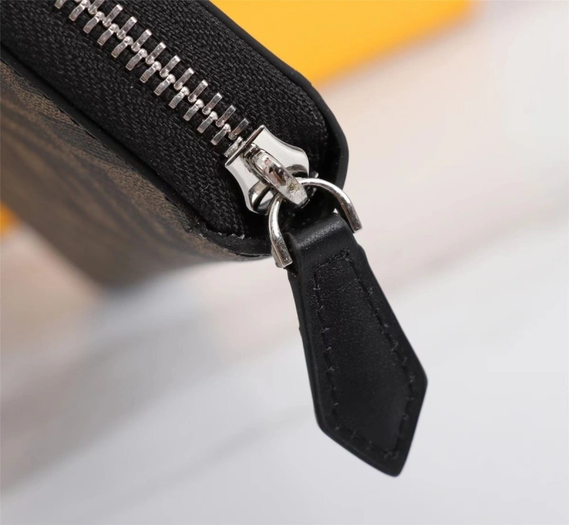 F**di wallets 4220a-0081