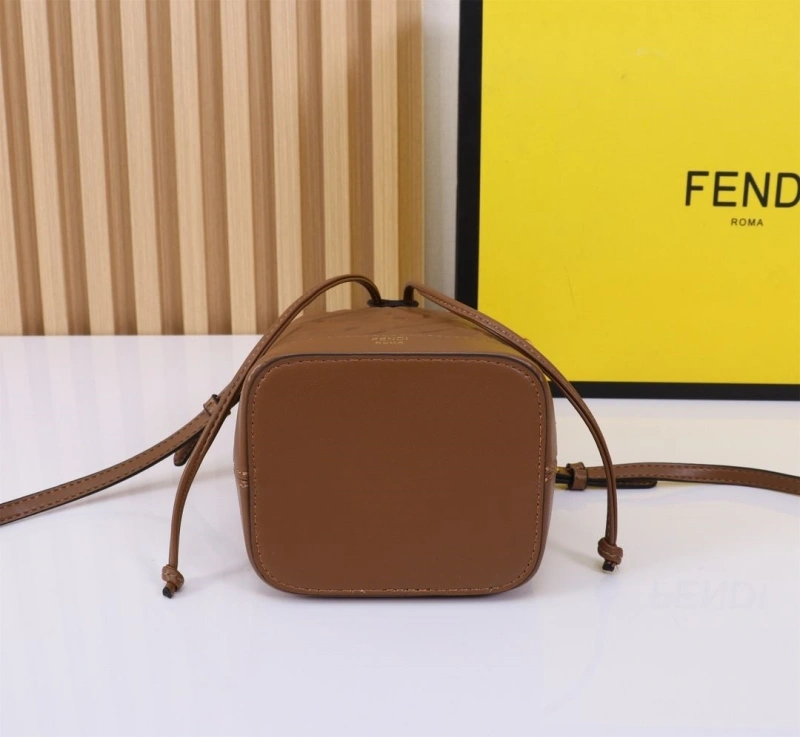 F**di bucket bags 4220a-0222