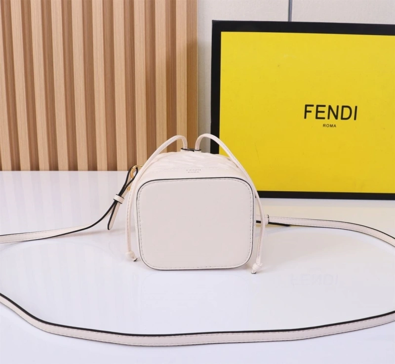 F**di bucket bags 4220a-0224