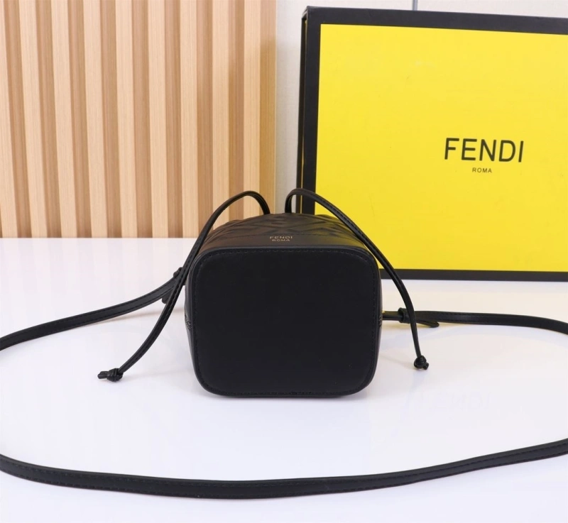 F**di bucket bags 4220a-0225