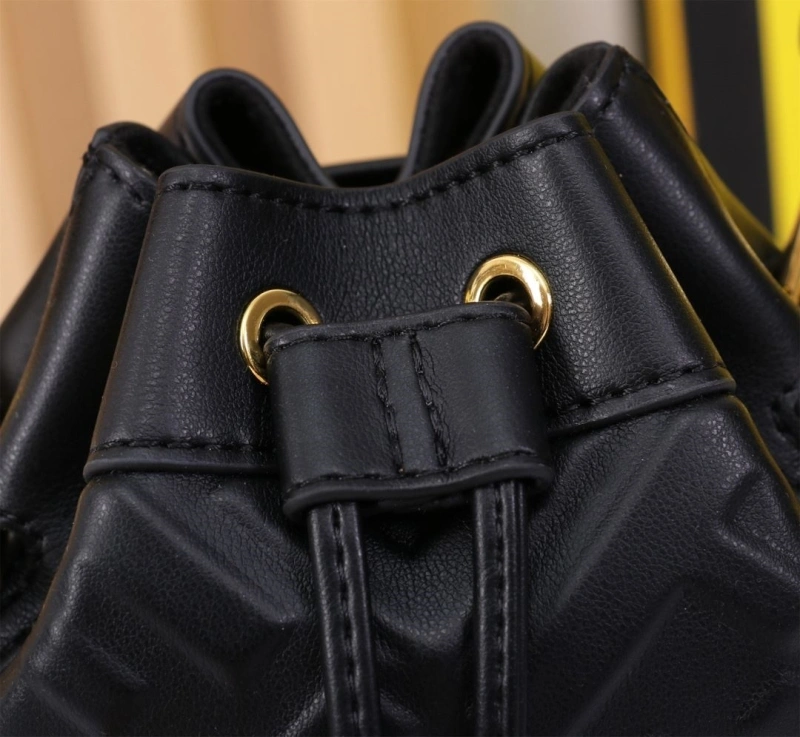 F**di bucket bags 4220a-0225