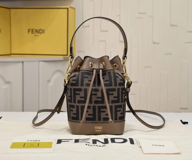 F**di bucket bags 4220a-0521