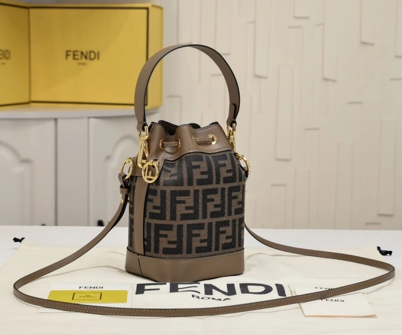 F**di bucket bags 4220a-0521
