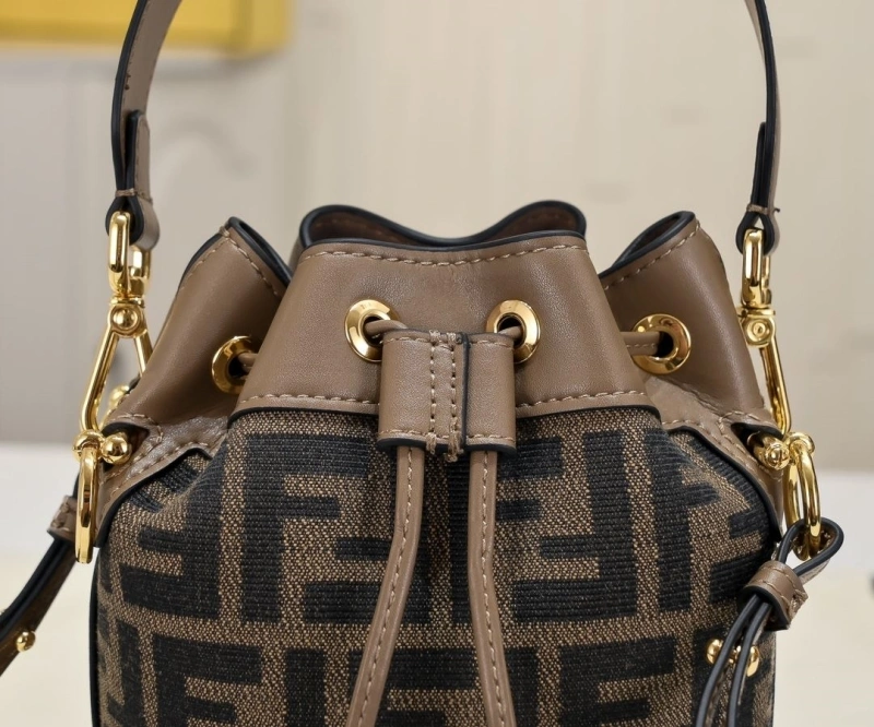 F**di bucket bags 4220a-0521
