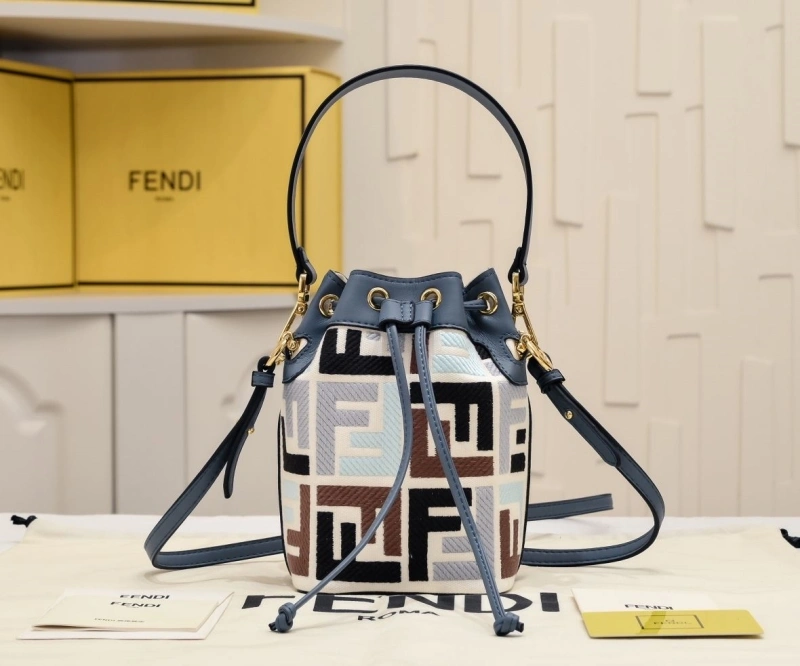 F**di bucket bags 4220a-0522