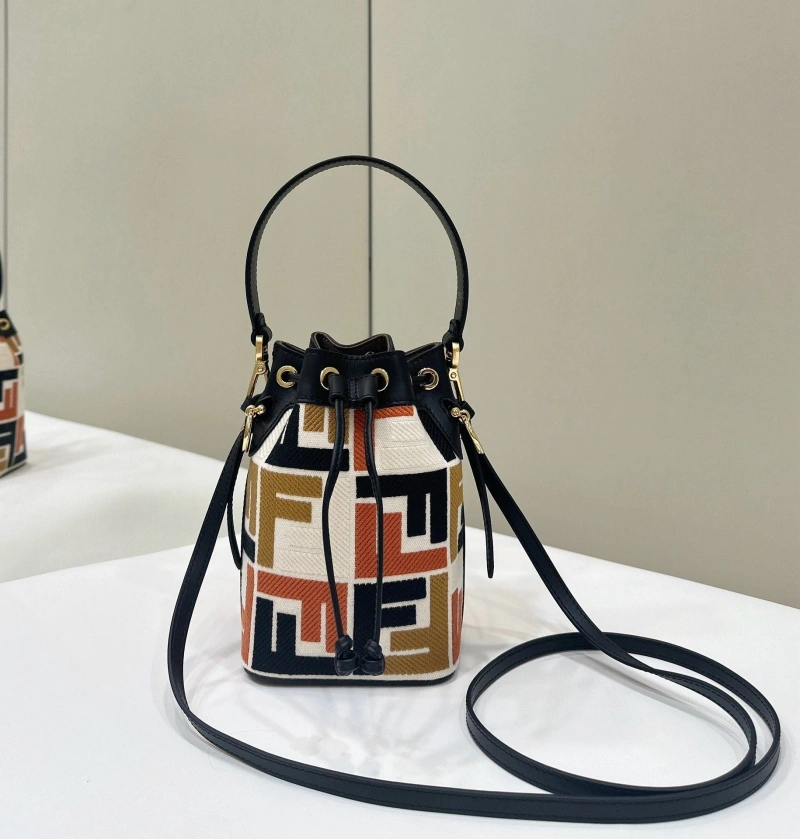 F**di bucket bags 4220a-0678