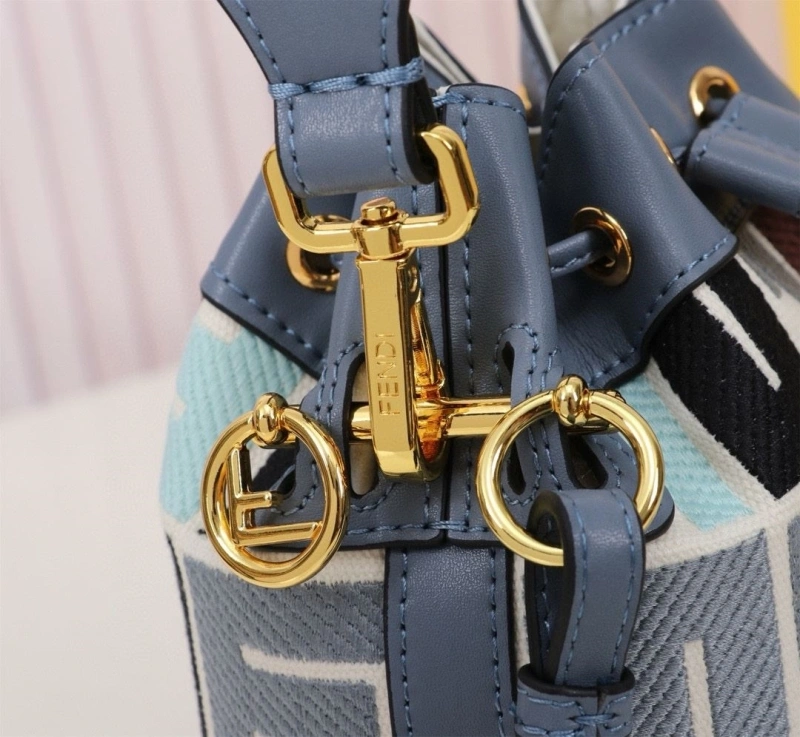 F**di bucket bags 4220a-0679