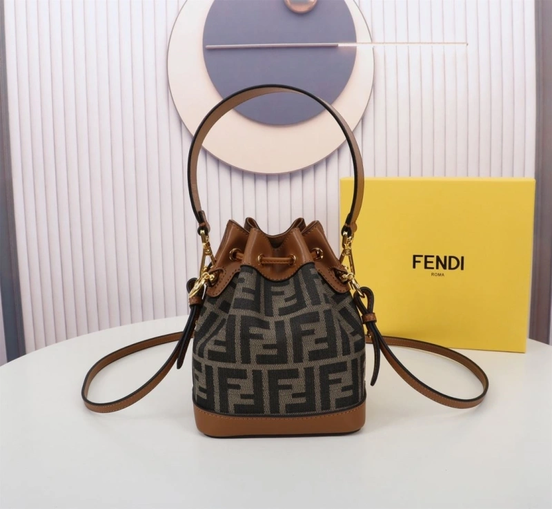 F**di bucket bags 4220a-0680