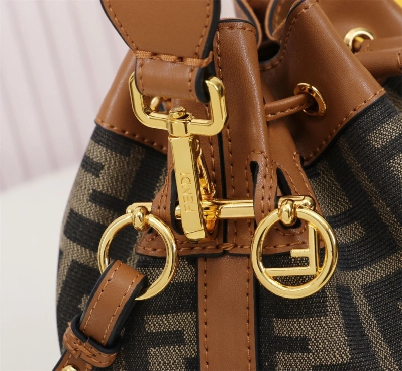 F**di bucket bags 4220a-0680